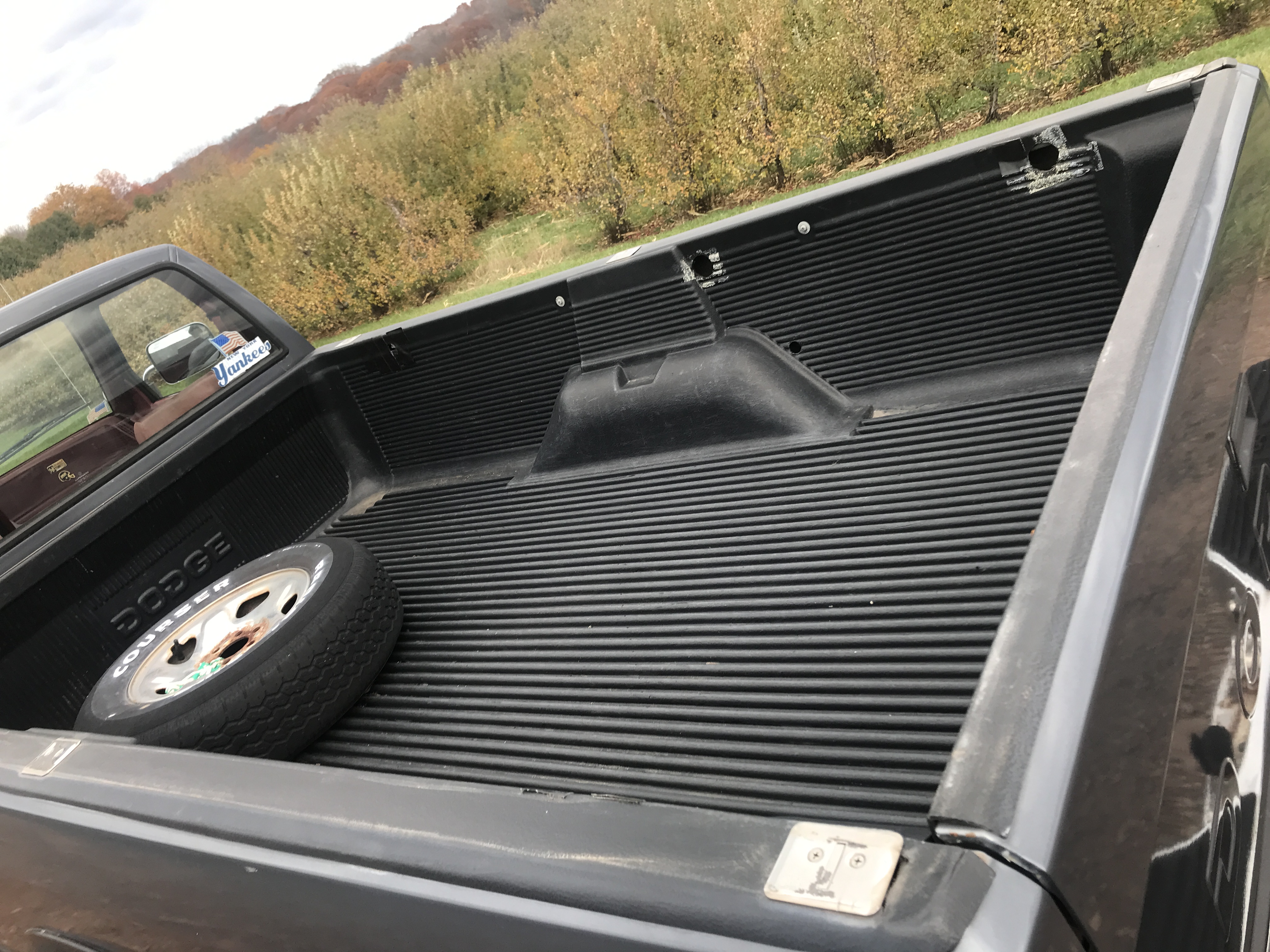 1991 Dodge Dakota Pickup ONE OWNER 117K 8 foot bed and roomy bench seating NICE — photo 30